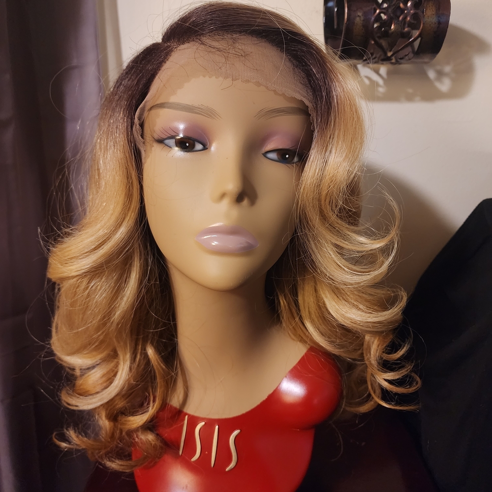 Outre Women's Blonde Ombre Wig